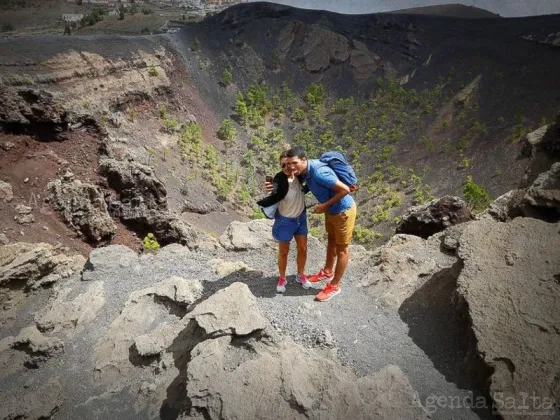 Intentó sacarse una selfie y cayó en el cráter del volcán Vesubio