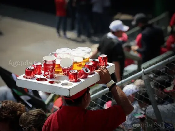 Lo llevan a juicio por vender fernet en el estadio Martearena