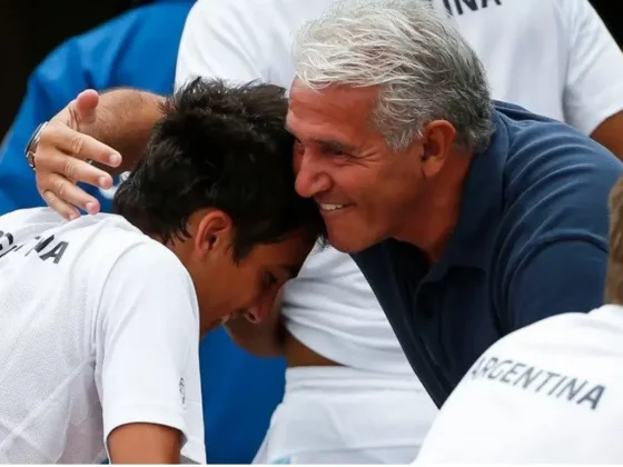 Román Burruchaga ganó en Roland Garros y dio un importante paso en el Grand Slam