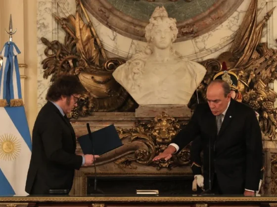 En una ceremonia breve  Javier Milei le tomó juramento a Guillermo Francos como jefe de Gabinete