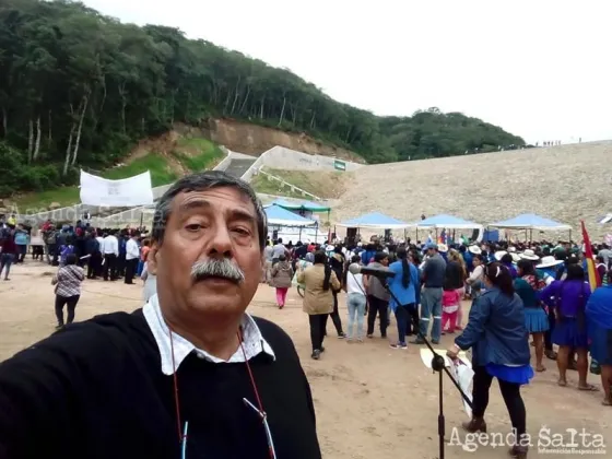 El hombre cumple tareas como docente en instituciones secundarias de Tartagal.