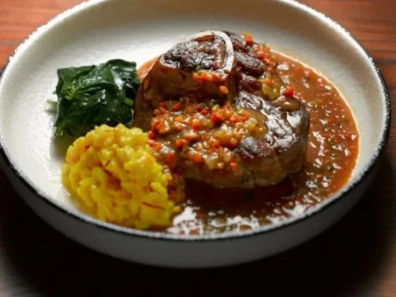 Ossobuco gourmet: al vino tinto con arroz y vegetales