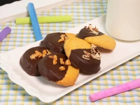 Galletitas de naranja y chocolate sin manteca: una receta "express" para acompañar el mate