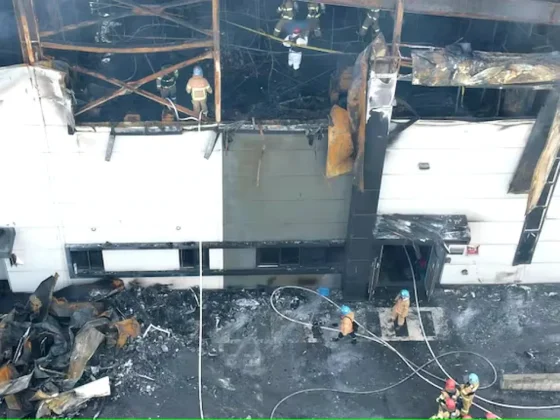 Tragedia: 22 personas murieron en un feroz incendio en una planta de baterías de litio