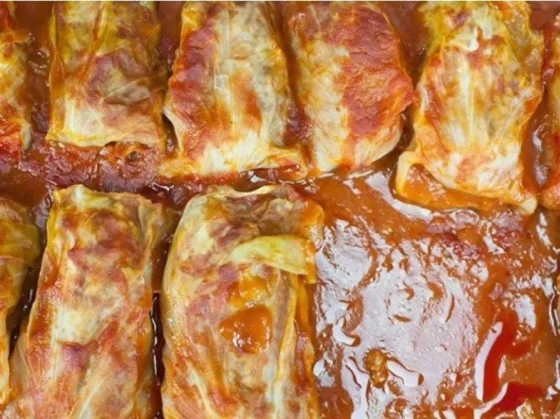 ¡Rollos de repollo rellenos con carne, deliciosos!