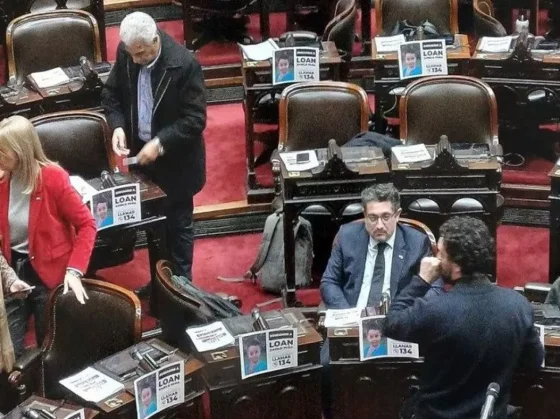 La Cámara de Diputados se vio repleta de carteles con la foto del pequeño correntino