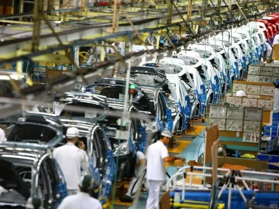 La producción de automóviles cayó un 40% frente a junio del 2023