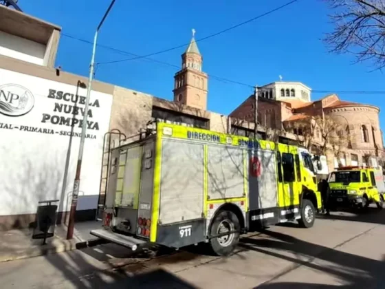 Un hombre se metió a un pozo de 18 metros para recuperar su celular y lo tuvieron que rescatar los bomberos