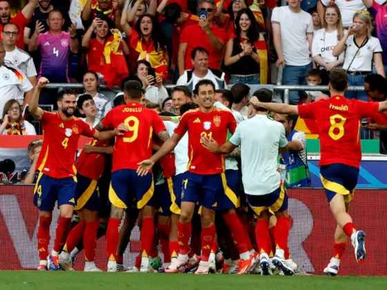 Con un gol en el último minuto, España le ganó 2-1 a Alemania y se clasificó a las semifinales de la Eurocopa