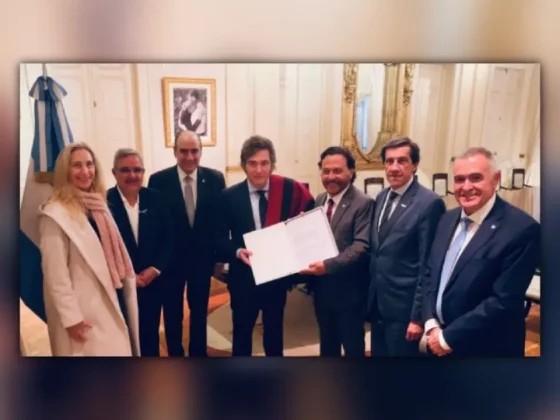 En las horas previas al Pacto de Mayo, Milei sumó respaldos de aliados y duras críticas del kirchnerismo