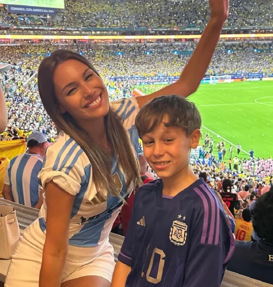 El famoso cantante que acompañó a Pampita en la final de la Copa América: “noche especial”