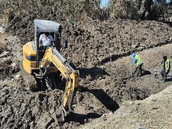 La Municipalidad limpió el canal del barrio Bicentenario