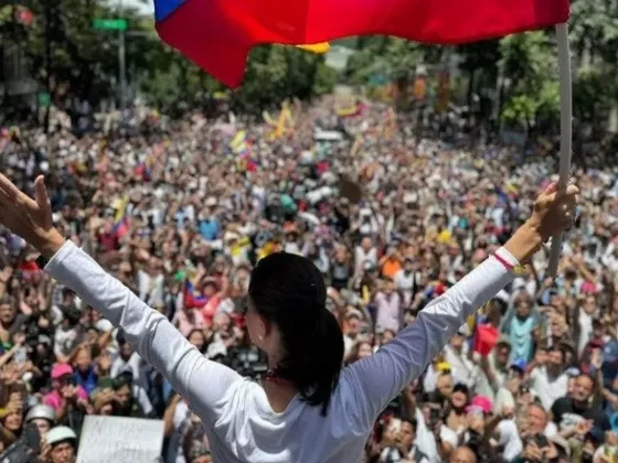 María Corina Machado encabezó una multitudinaria marcha