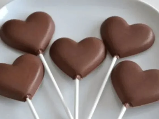 Chupetines de chocolate: una divertida, económica y deliciosa receta para disfrutar con los más chicos