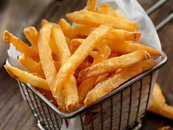 Cómo hacer las papas fritas más crujientes: un truco que utilizan los restaurantes