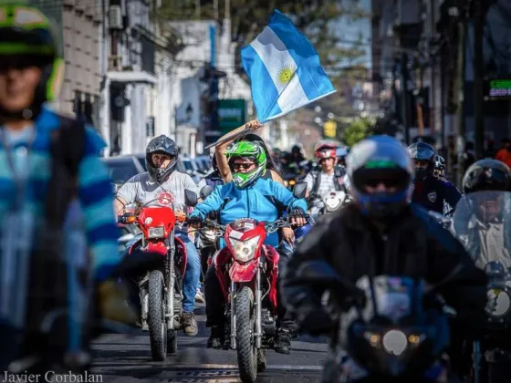 MOTOCAZO: “Queremos que se aclare la muerte del profesor, que los bolivianos nos den el mismo trato que nosotros a ellos"