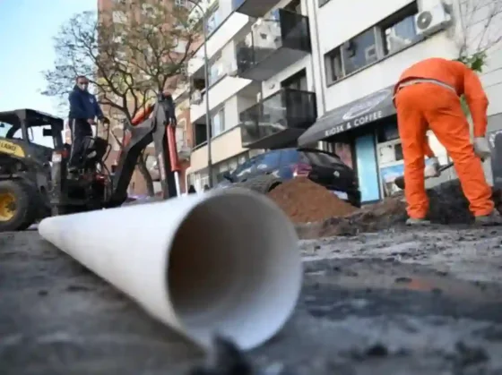 Prometen apenas "goteo" de fondos para deuda de obra pública