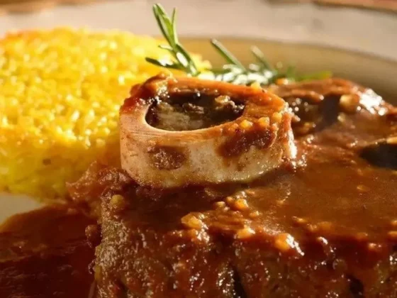 Opción barata y rica: la receta para preparar una carne que se corta con cuchara