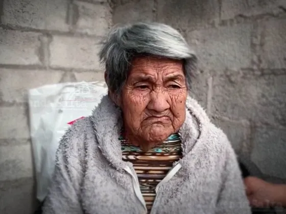 B° 20 de junio: Abuelita salteña está en la calle, su nieto le desbalijo la casa, la golpeó y la amenaza con prenderla fuego