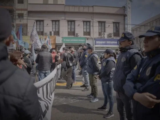 Piqueteros levantaron el corte en el Puente Pueyrredón tras ser recibidos por Capital Humano