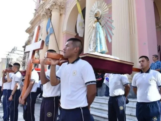 Más de mil estudiantes de las escuelas de formación de la Policía peregrinaron por el Milagro 2024