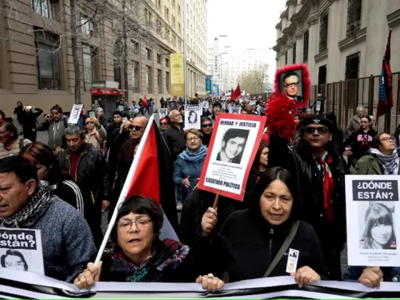 VIOLENCIA: incidentes y detenidos en la marcha por las víctimas de la dictadura de Pinochet