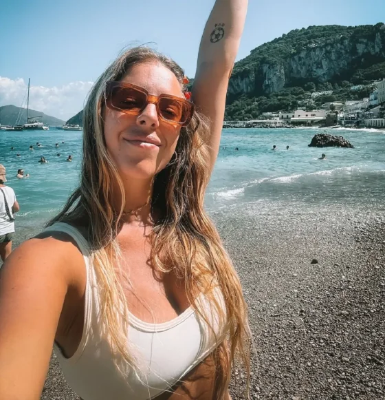 Nati Jota revolucionó la isla de Capri con una jugada bikini