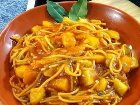 La receta de la abuela para el guiso de fideos con carne y papa