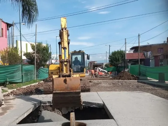 La Municipalidad demolió el pavimento en Avda. Discépolo y detectó la causa del hundimiento