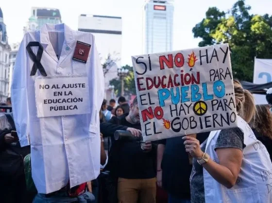 Gremios docentes rechazaron la oferta de 6,8% de aumento y ratificaron la marcha universitaria