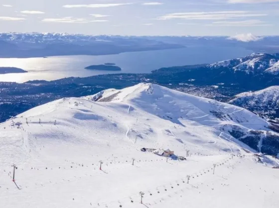 Una turista japonesa quiso escalar un cerro, ignoró las medidas de seguridad y se descompensó