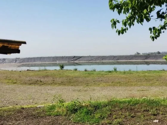 Un productor construyó una laguna artificial robando agua y dejó sin servicio a vecinos de Yerba Buena