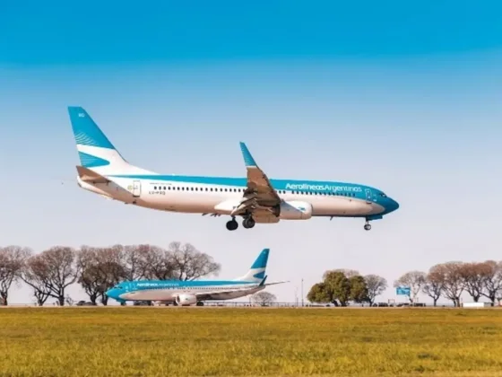 Financial Times resaltó que Milei “fue a la guerra” contra los sindicatos de Aerolíneas Argentinas