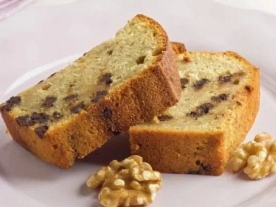 Budín de banana, chocolate y yogurt sin harina de trigo: totalmente esponjoso y rico para la merienda