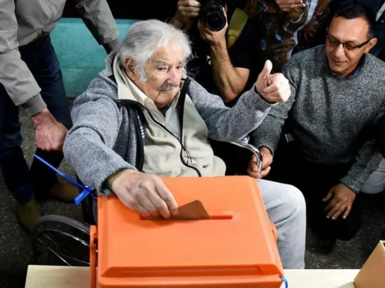 Pepe Mujica votó y criticó al gobierno de Milei