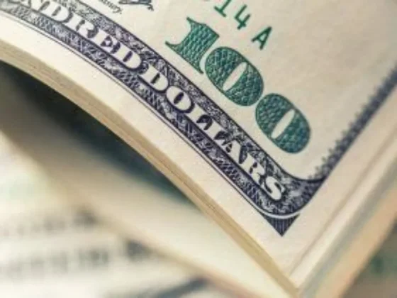 Nueva baja del dólar Blue: estos son los precios de cierre en la jornada de hoy