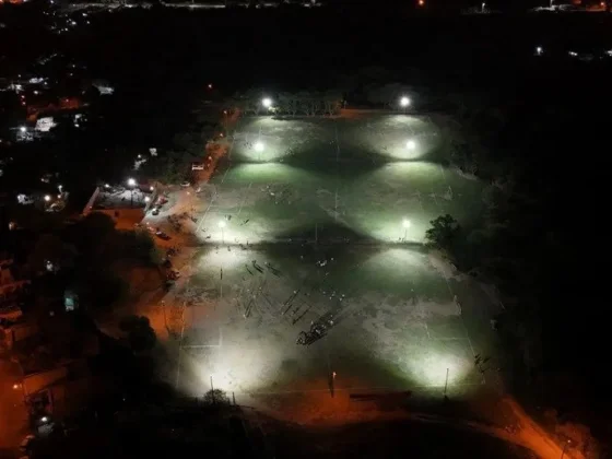 Colocaron nuevas luminarias en las canchas de Ampliación Norte Grande