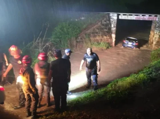 Seguridad asistió a vecinos afectados por la tormenta