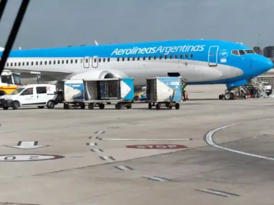 Aerolíneas Argentinas y los sindicatos pasaron a un cuarto intermedio hasta este martes