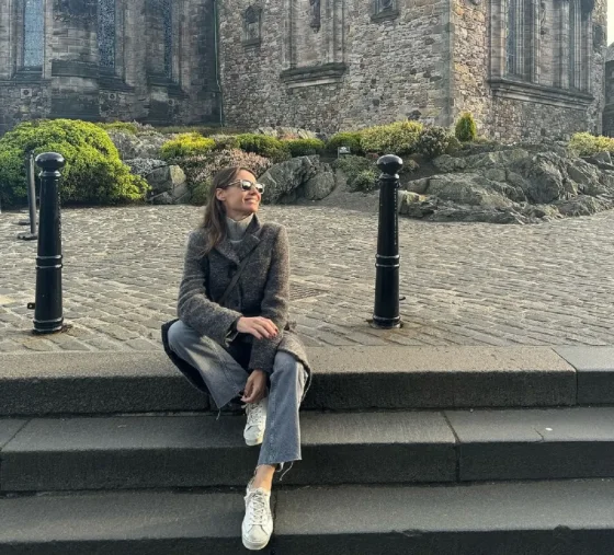 Pampita paseó por las calles de Edimburgo tomada de la mano de su nuevo amigo