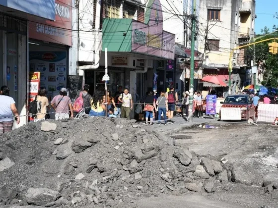 El municipio trabaja en la reconstrucción de dársenas de colectivos sobre la Av. San Martín