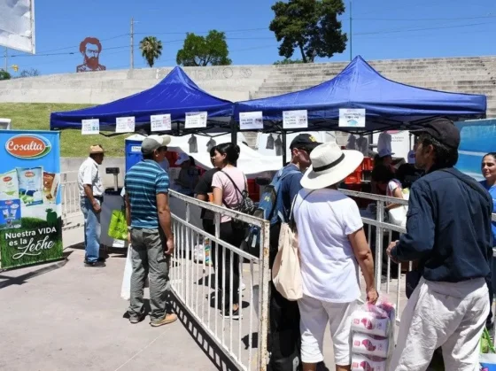 Gran cantidad de vecinos realizaron sus compras en “El mercado en tu barrio”