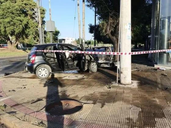 CHOQUE FATAL: un hombre murió y uno de los autos se prendió fuego tras el impacto