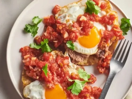 Huevos rancheros: receta sencilla y económica que te salva cualquier comida