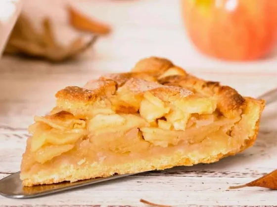 Tarta de manzanas al horno: la receta con masa crujiente, relleno suave y 6 ingredientes