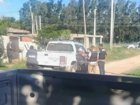 TENSIÓN: intentó robar en una casa, se atrincheró y le disparó a los policías