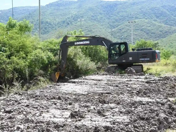 La Municipalidad trabaja en la apertura del canal pluvial Urkupiña