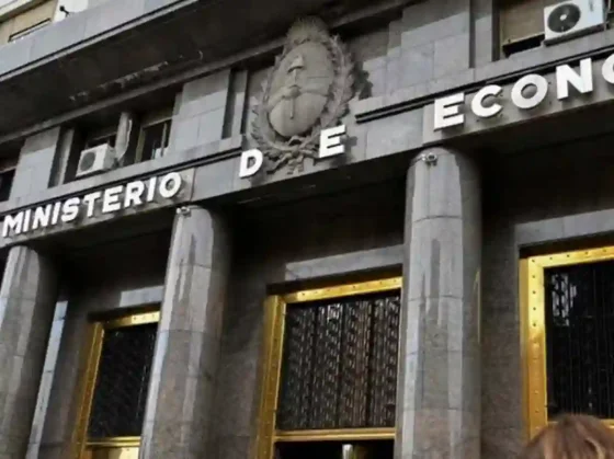 Deuda en pesos: El gobierno lanza un canje para postergar vencimientos de este año a 2026