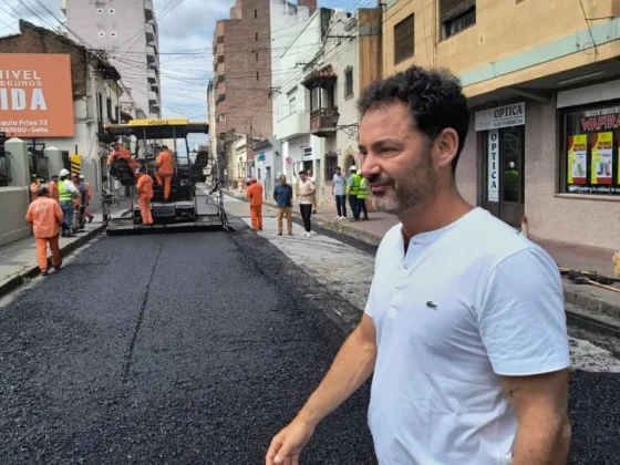 Verano en obra: Emiliano Durand inspeccionó las tareas de repavimentación en el centro