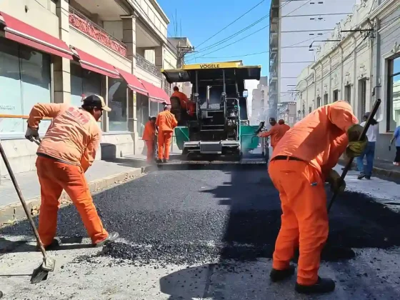 Colocaron nuevo pavimento en 20 de Febrero entre Santiago del Estero y Leguizamón